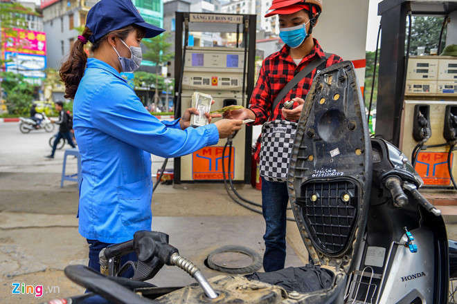 Gia xang giam them gan 1.000 dong/lit tu 15h chieu nay hinh anh 1 