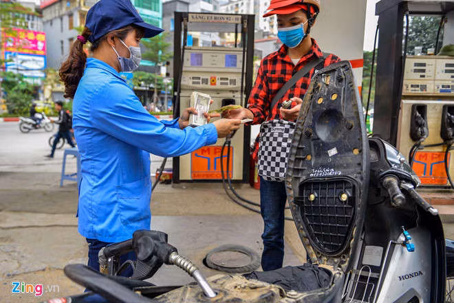 Gia xang giam them gan 1.000 dong/lit tu 15h chieu nay hinh anh 1 