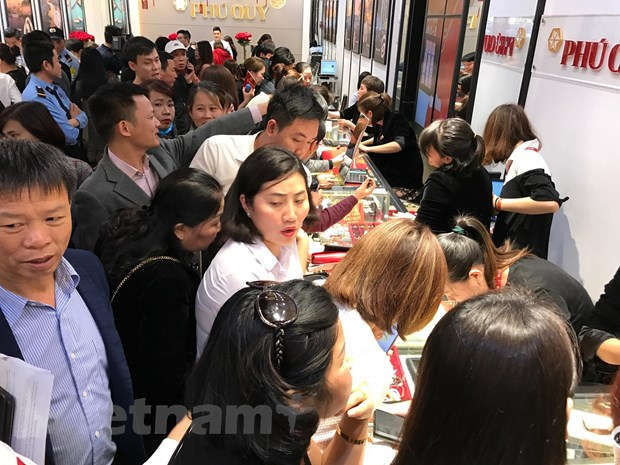 Dong loat tang manh, gia vang trong nuoc vuot 42 trieu dong moi luong hinh anh 1
