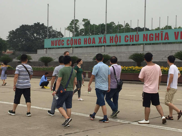 nhieu bang nhom nuoc ngoai toi viet nam moc tui du khach quoc te hinh 11