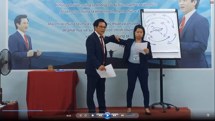 Trải nghiệm bất ngờ của học viên tại buổi chia sẻ về góc khuất của lập trình tư duy NLP.