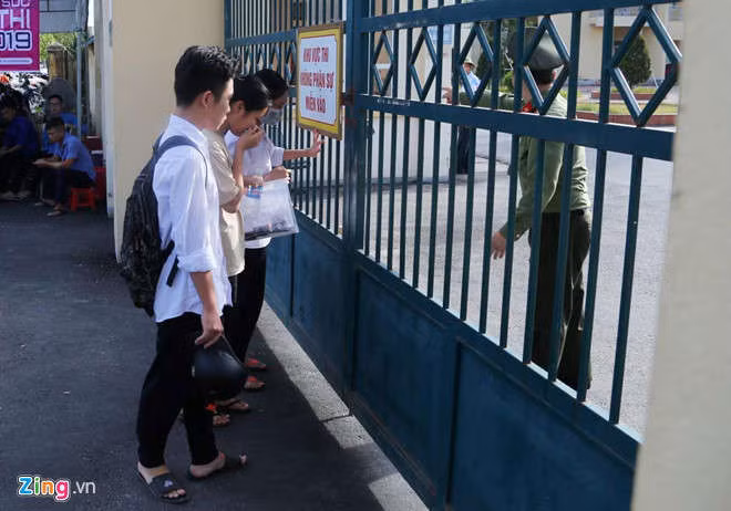 De thi Ngu van hoi ve 'Ai da dat ten cho dong song?' hinh anh 11 