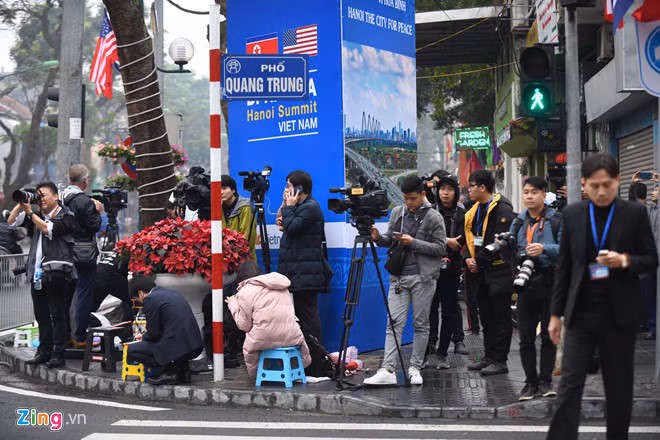 Xe quan su trien khai o Ha Noi don doan ong Kim Jong Un hinh anh 11