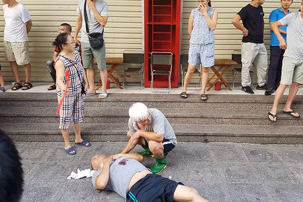 Sau 2 tiếng nổ lớn, người đàn ông đổ vật ở chung cư HH Linh Đàm