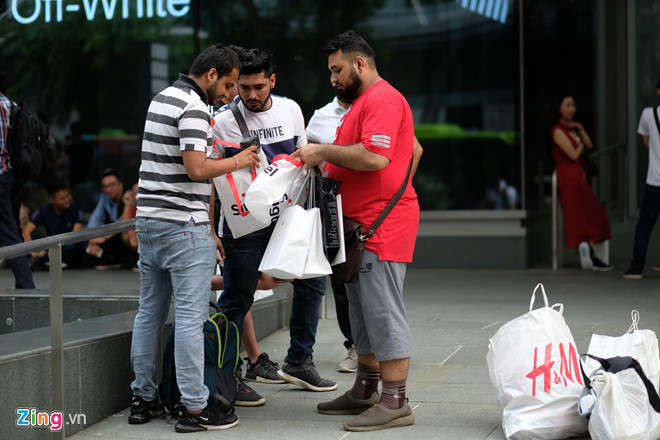 Apple Store vo tran vi nhieu nguoi Viet mua den 6 chiec iPhone 11 hinh anh 35 