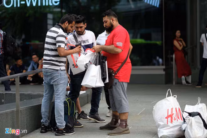 Apple Store vo tran vi nhieu nguoi Viet mua den 6 chiec iPhone 11 hinh anh 35 