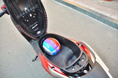 Xe tay ga cho nu: Yamaha Latte qua kho de gay ap luc len Honda Lead? hinh anh 9 