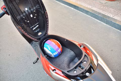 Xe tay ga cho nu: Yamaha Latte qua kho de gay ap luc len Honda Lead? hinh anh 9 