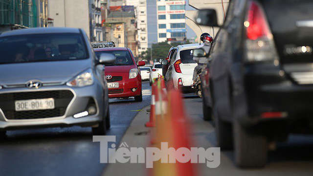 Người dân khốn khổ luồn lách trong khói bụi khi qua đại công trường vành đai 2 - Ảnh 5.