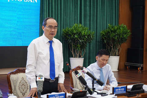 CEO Quoc Cuong Gia Lai: 'Xe toi di, nha toi o mang the chap het roi' hinh anh 3 
