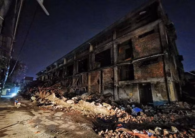 Vu chay Rang Dong: Van chuyen 171.120kg sat thep, phe lieu ra ngoai hinh anh 1