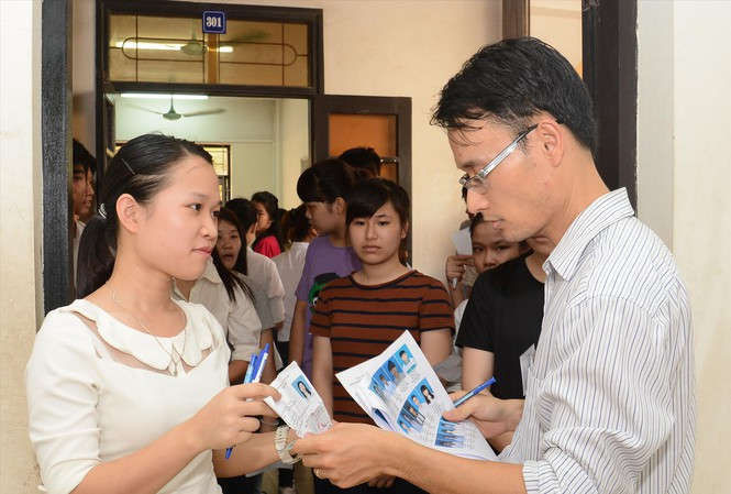 Nhiều chuyên gia kỳ vọng đổi mới việc thi trên máy tính nhiều lần là phương án có lợi cho thí sinh. Ảnh: Như Ý