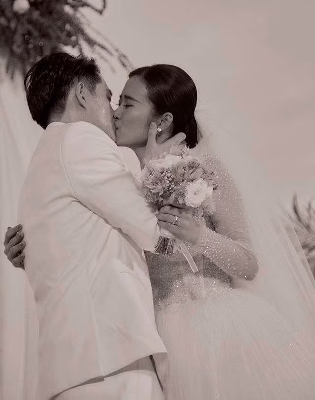 Ông Cao Thắng khóc cảm ơn Đông Nhi trong đám cưới đẹp như mơ - 9