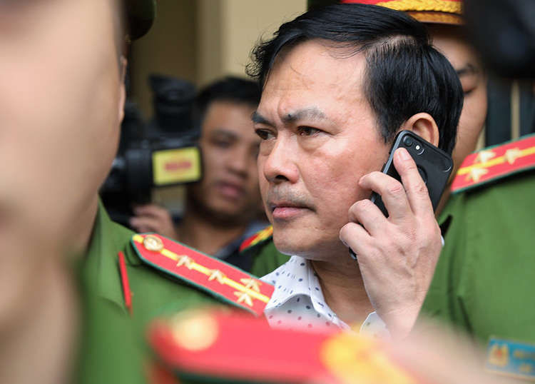 Nguyễn Hữu Linh sau phiên xử. Ảnh: Hữu Khoa.