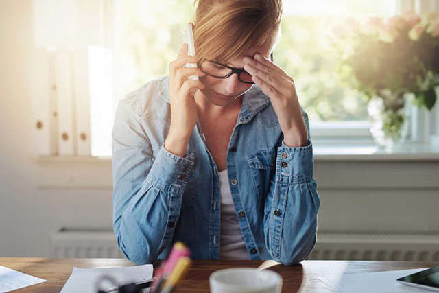 Rối loạn lo âu: Mọi người đều trải qua cảm giác lo lắng, nhưng khi lo lắng kèm theo chóng mặt, nó có thể là dấu hiệu bạn bị hoảng loạn hoặc rối loạn lo âu. Chúng có thể khiến bạn cảm thấy lâng lâng vì thường liên quan đến nhịp tim nhanh và hơi thở gấp, cả hai đều gây ra chóng mặt.