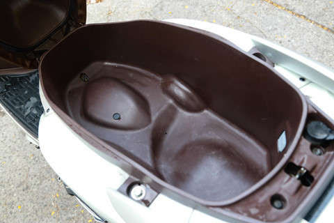 Xe tay ga cho nu: Yamaha Latte qua kho de gay ap luc len Honda Lead? hinh anh 10 