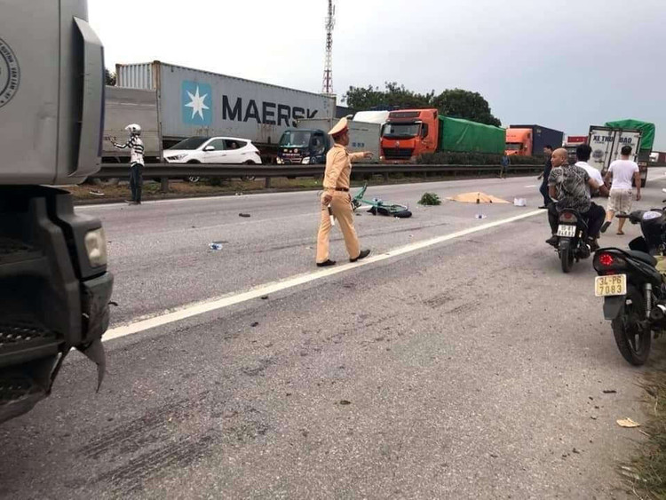 Tai nạn 5 người chết ở Hải Dương do tài xế xe tải giật mình