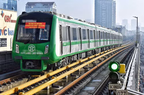 Tuyến đường sắt Cát Linh - Hà Đông trong giai đoạn chạy thử. Ảnh: Giang Huy.