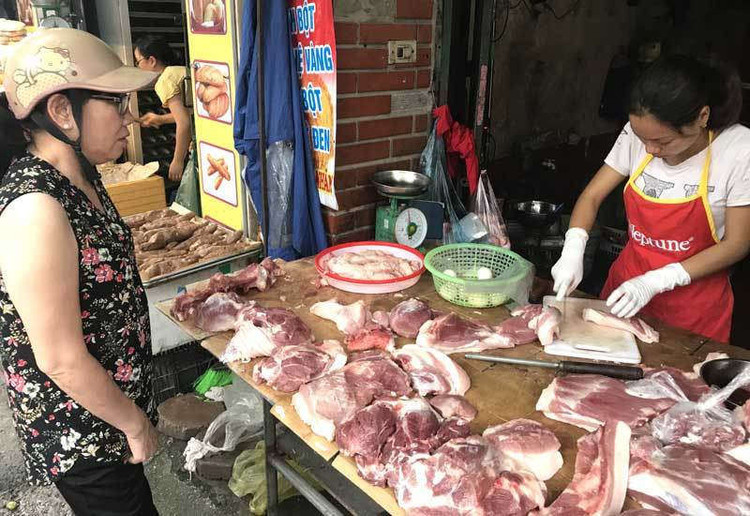 Lùng mua, vét cạn trong dân, thịt lợn tăng giá chưa từng có