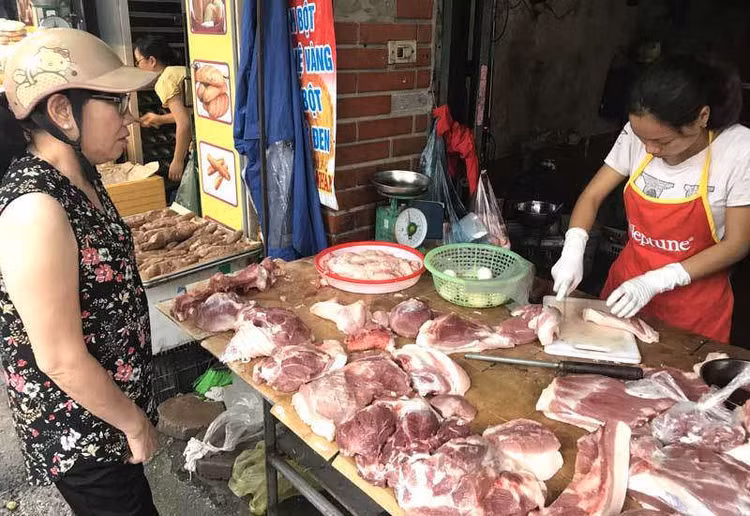 Lùng mua, vét cạn trong dân, thịt lợn tăng giá chưa từng có