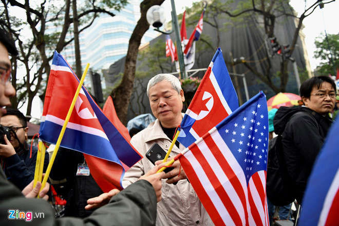 Xe quan su trien khai o Ha Noi don doan ong Kim Jong Un hinh anh 4