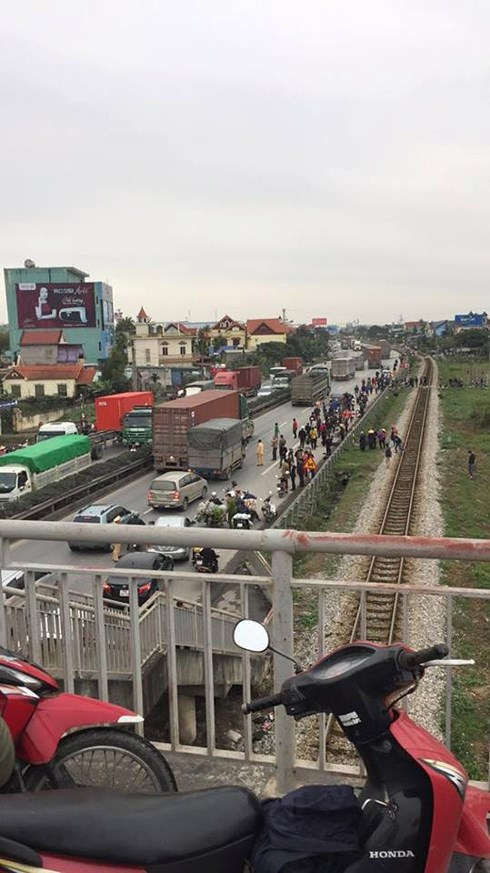 Vụ tai nạn khiến giao thông trên Quốc lộ 5 bị ách tắc