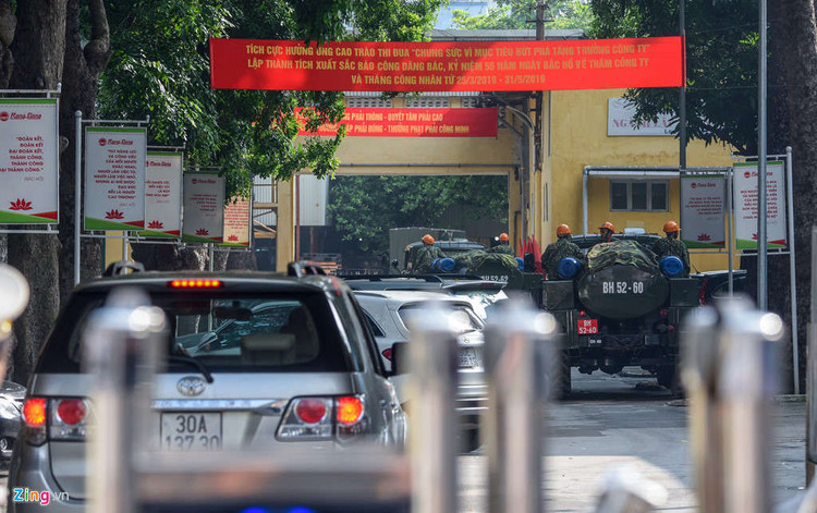 Dan xe quan doi den Rang Dong tay doc hinh anh 7 