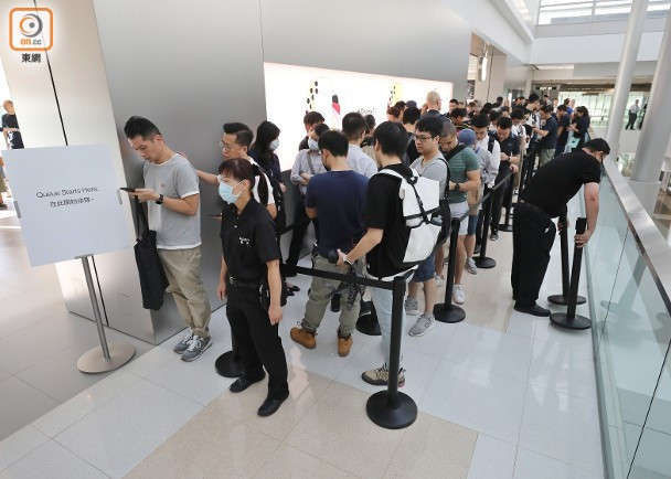 Apple Store vo tran vi nhieu nguoi Viet mua den 6 chiec iPhone 11 hinh anh 41 