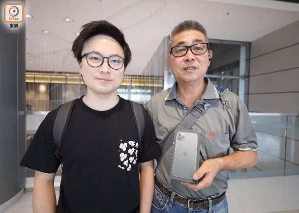 Apple Store vo tran vi nhieu nguoi Viet mua den 6 chiec iPhone 11 hinh anh 43 