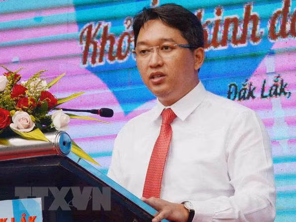 chan dung pho chanh van phong trung uong dang 43 tuoi hinh 1