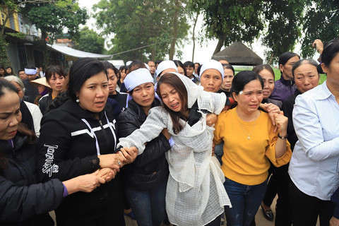 Buoi dua ma dinh menh tro thanh dam tang cua 8 nguoi cung dong toc hinh anh 1 