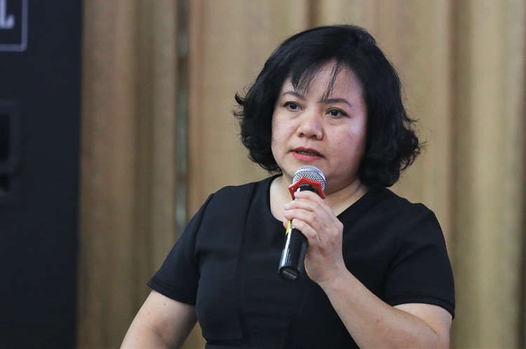 Bà Đinh Thị Thanh Bình trình bày đề án. Ảnh: Gia Chính