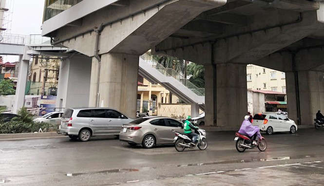 Cận cảnh các công trình thi công 'rùa' gây ô nhiễm bụi - ảnh 3