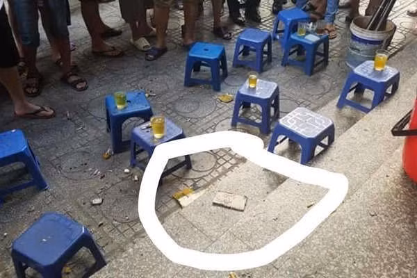 Sau 2 tiếng nổ lớn, người đàn ông đổ vật ở chung cư HH Linh Đàm