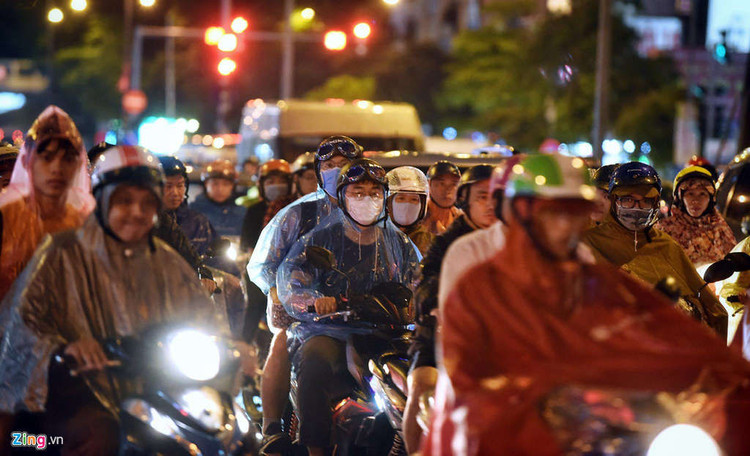 Cac nga duong Ha Noi roi loan giao thong sau mua hinh anh 7 