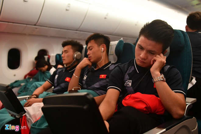 May bay dua nha vo dich SEA Games ha canh xuong Noi Bai hinh anh 8 