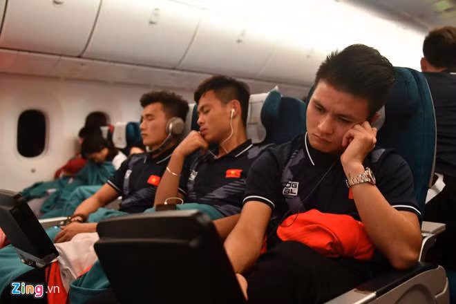 May bay dua nha vo dich SEA Games ha canh xuong Noi Bai hinh anh 8 