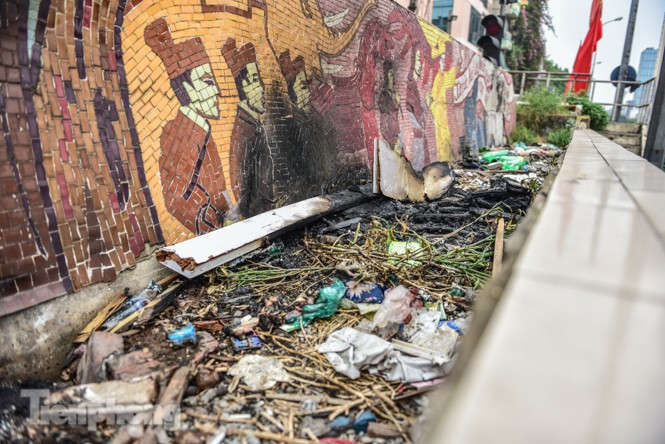 Con đường gốm sứ ven sông Hồng rạn nứt, bong tróc nham nhở - ảnh 12