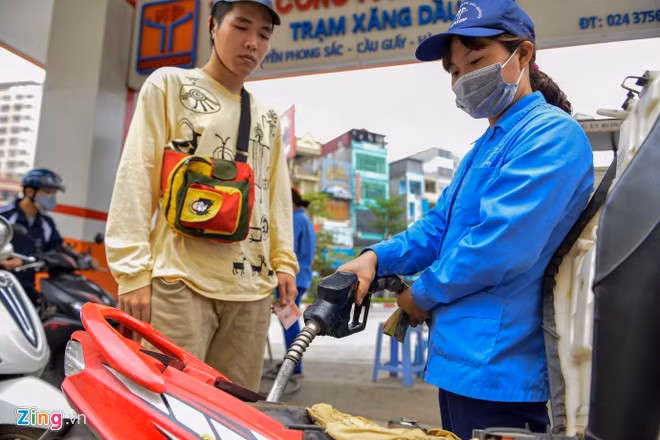 Gia xang giam tu 15h chieu nay hinh anh 1 