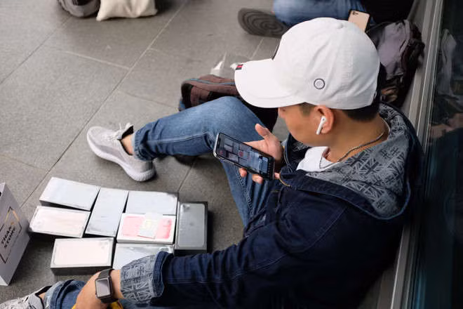 Apple Store vo tran vi nhieu nguoi Viet mua den 6 chiec iPhone 11 hinh anh 39 