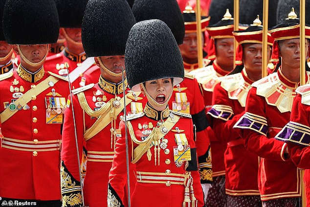 Nhan sắc Hoàng quý phi vừa bị phế truất vì bất trung ở Thái Lan - ảnh 9