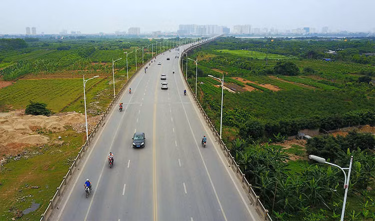 Cầu Vĩnh Tuy hiện tại được khánh thành từ năm 2010. Ảnh: Nhật Quang