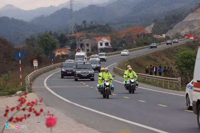 Xe quan su trien khai o Ha Noi don doan ong Kim Jong Un hinh anh 12