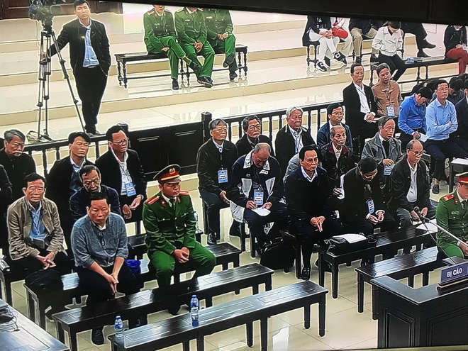 Phan Văn Anh Vũ bị tuyên 25 năm tù, 2 cựu Chủ tịch Đà Nẵng lĩnh 12 và 17 năm tù - Ảnh 4.