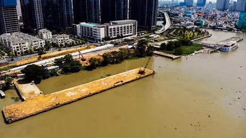 Can canh cau tau Ba Son sap xuong song Sai Gon hinh anh 4 