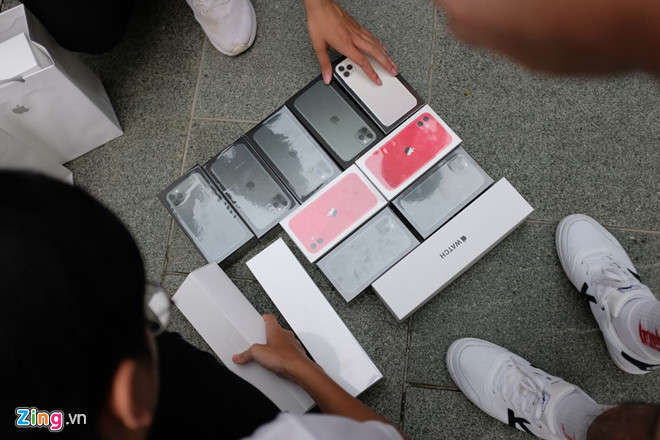 Apple Store vo tran vi nhieu nguoi Viet mua den 6 chiec iPhone 11 hinh anh 40 