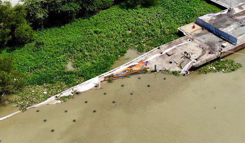 Can canh cau tau Ba Son sap xuong song Sai Gon hinh anh 3 