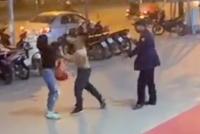 Nguoi phu nu bi bao ve danh: 'Toi bi dam guc tai cho' hinh anh 1 Screen_Shot_2019-12-16_at_7.11.47_AM.png