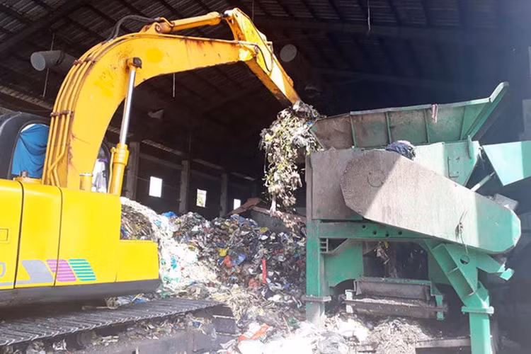 Thieu gia To Cong Ly huong loi gi ngoai von uu dai xay nha may rac? hinh anh 1 