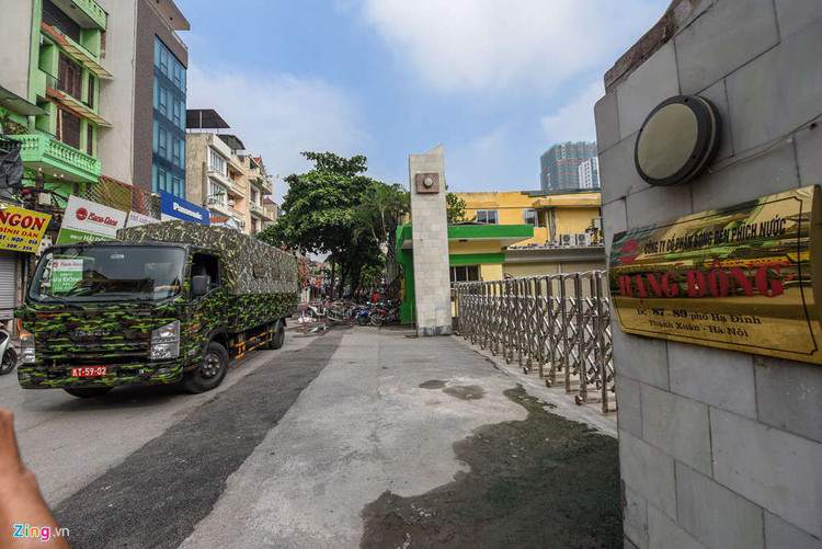 Dan xe quan doi den Rang Dong tay doc hinh anh 10 